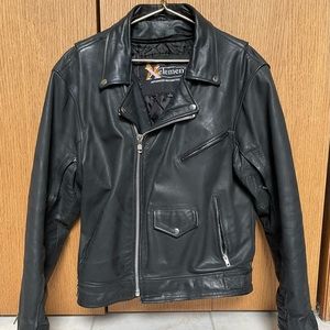 Mens lightly used motorcycle jacket.